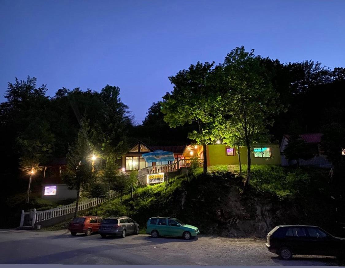 Apartmani Sastavci 耶蒂斯特 外观 照片